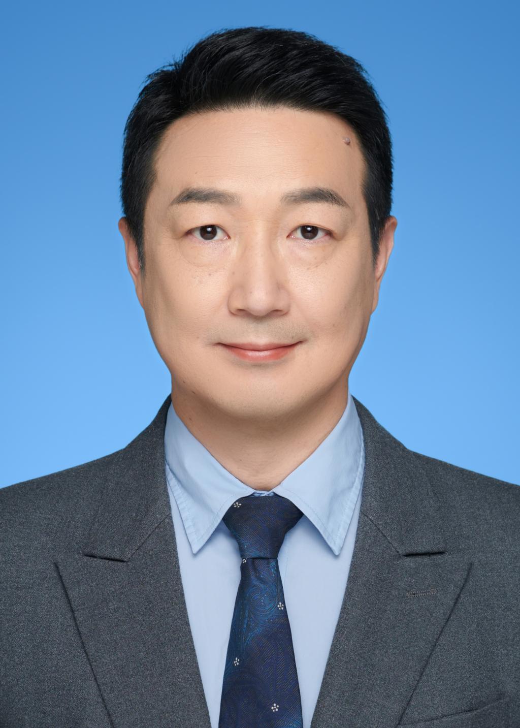 大会主席 李威.jpg