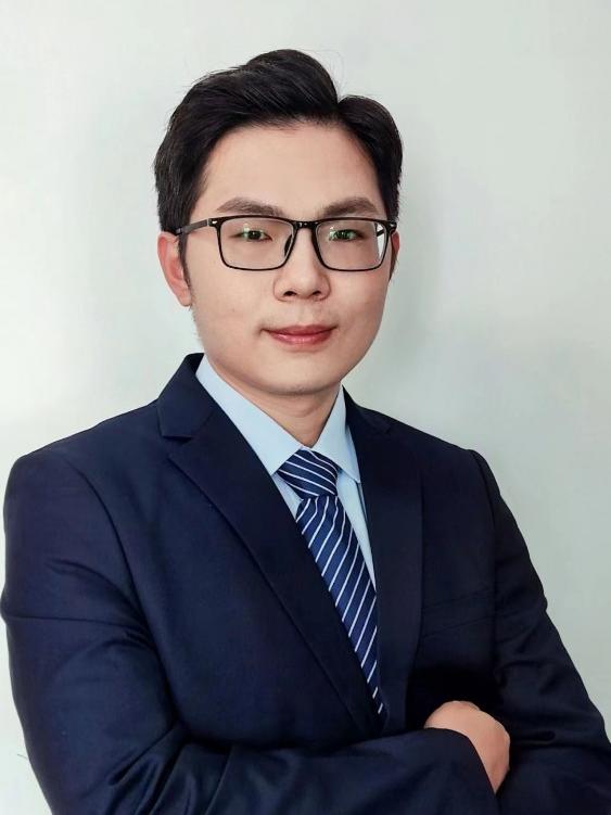 李伟平.jpg
